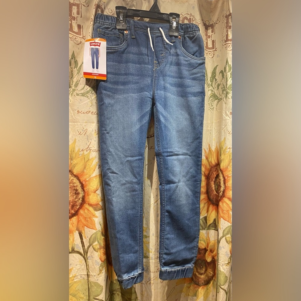 Levi’s jogger style jeans